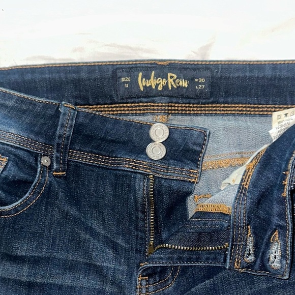 Indigo Rein Women's Distressed Cuffed Ankle Blue Jeans Mid Rise Size 30 Waist - Picture 4 of 4